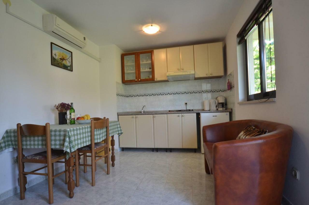 Koreni Apartments Ровінь Екстер'єр фото